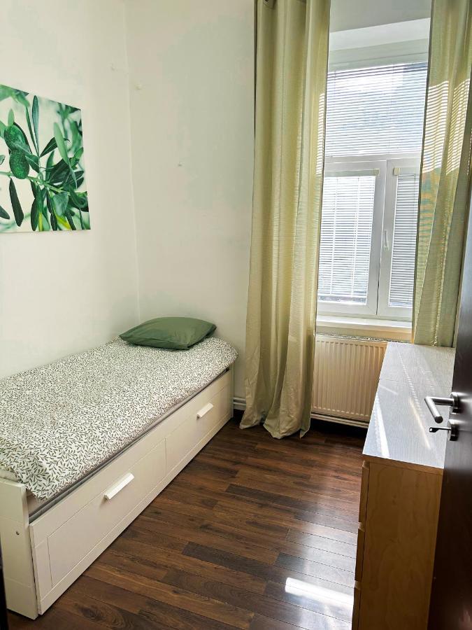 Spacious City Centre Apartment Bratislava Exterior photo