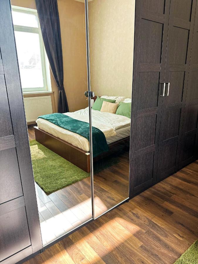 Spacious City Centre Apartment Bratislava Exterior photo